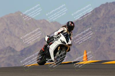 media/Oct-03-2022-Moto Forza (Mon) [[5f077a3730]]/Intermediate Group/Session 4 (Turn 9)/